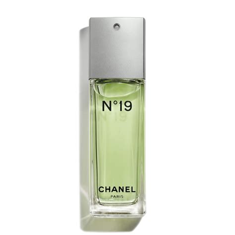 chanel n19 perfume review|Chanel no 19 parfum discontinued.